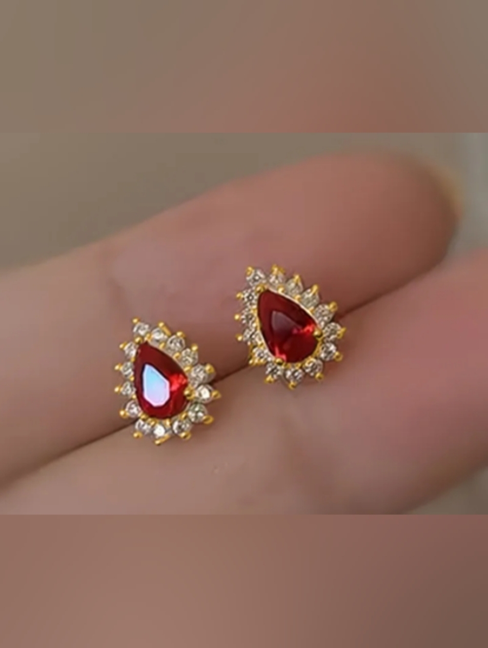❤️G $8 Each Or Bundle Any 4/$20 Elegant Red Teardrop Crystal Stud Earrings
